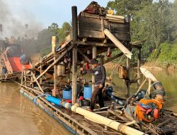 Polsek Cerenti Tertibkan Lima Rakit PETI di Sungai Kuantan, Desa Pulau Jambu