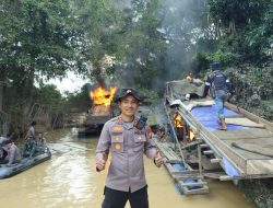 145 Rakit PETI Dimusnahkan, Kapolres Kuansing AKBP Hidayat Perdana,SH, SIK MH Terjun Langsung  Selamatkan Sungai Kuantan 