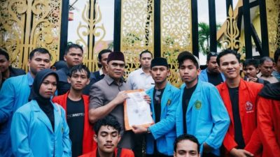 Mahasiswa Riau Menggugat, Suarakan Keresahan Rakyat di Gedung DPRD