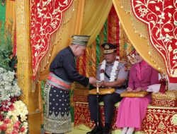 Kental Nuansa Melayu, Kapolda Riau Irjen Pol Arman Achdiat Awali Tugas dengan Tepuk Tepung Tawar